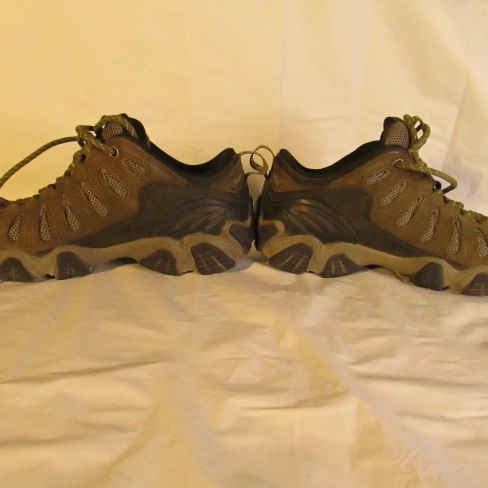 Oboz Men’s Sawtooth Low Umber hiking shoes